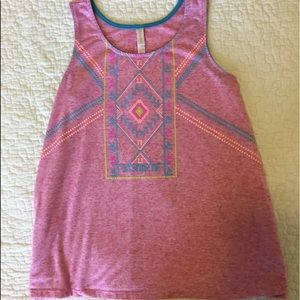 Loose pink tank top with color pattern